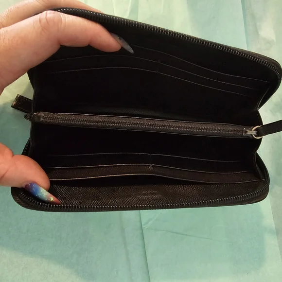 Prada Saffiano leather black zip around wallet - Picture 7 of 13